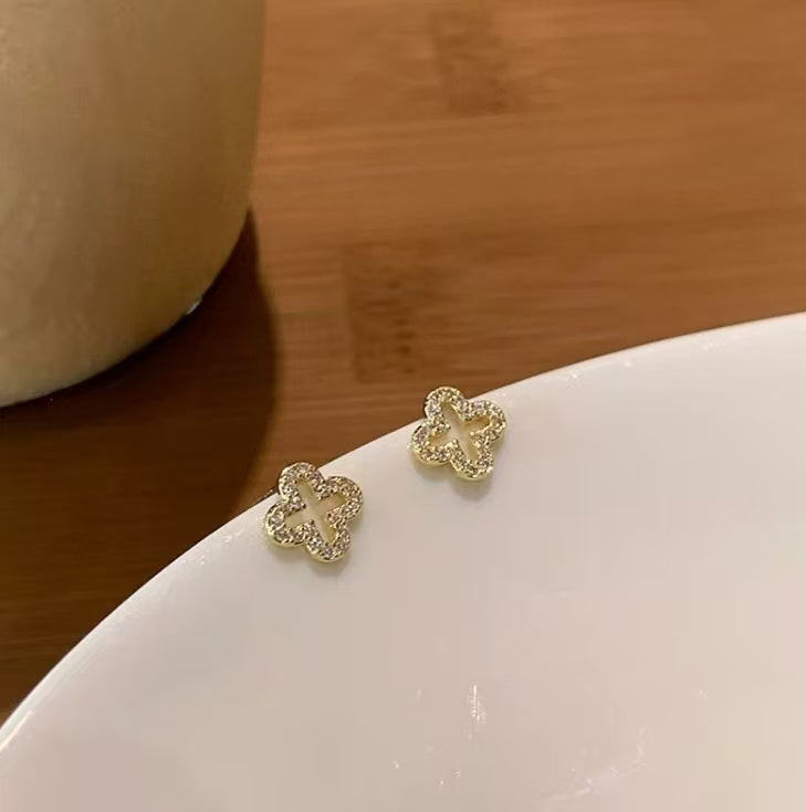 S925 sterling silver 14K gold finish - clover stud earrings